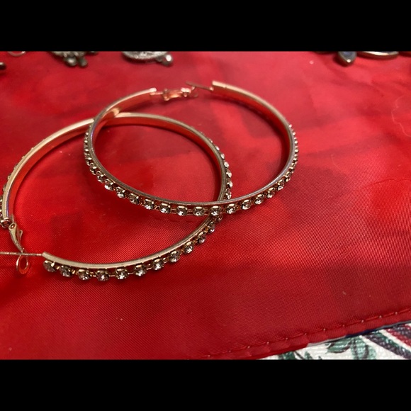 Jewelry - 7 earrings for 1 price!!